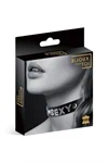 BIJOUX POUR TOI רצועה לצוואר עם כיתוב SEXY 2