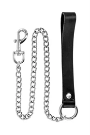 FETISH PREMIUM רצועת מתכת עם ידית בגימור עור