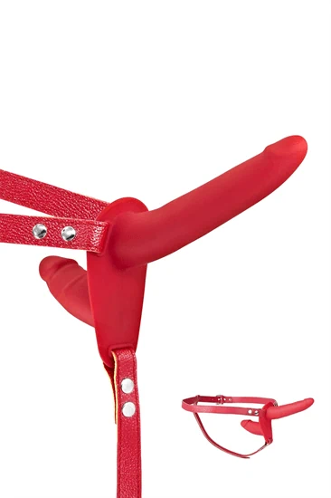 סטראפ-און כפול אדום עם שני דילדואים – Fetish Tentation